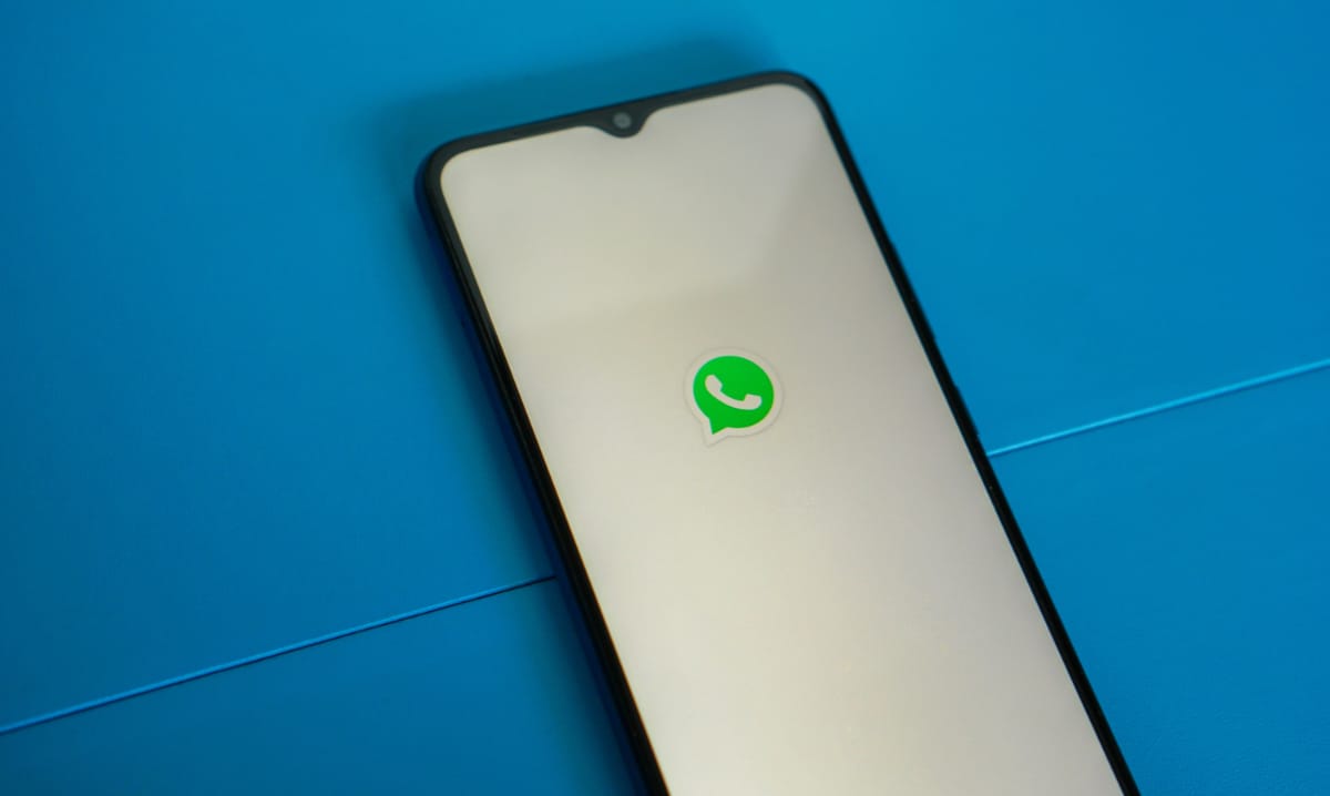 How to Forward an Email on WhatsApp