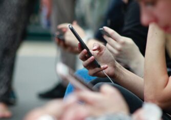 How to calculate your digital carbon footprint from social media apps